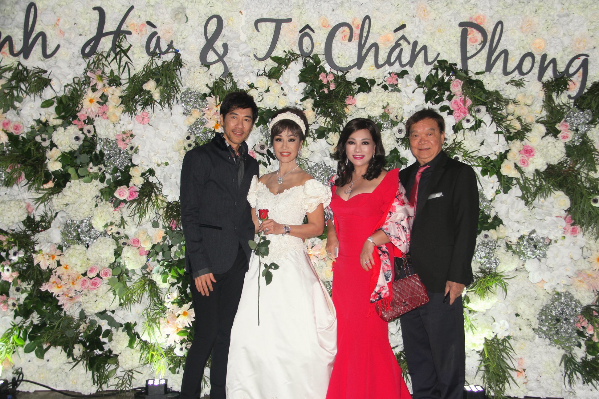Đám cưới chấn động của Khánh Hà cùng chồng kém 13 tuổi