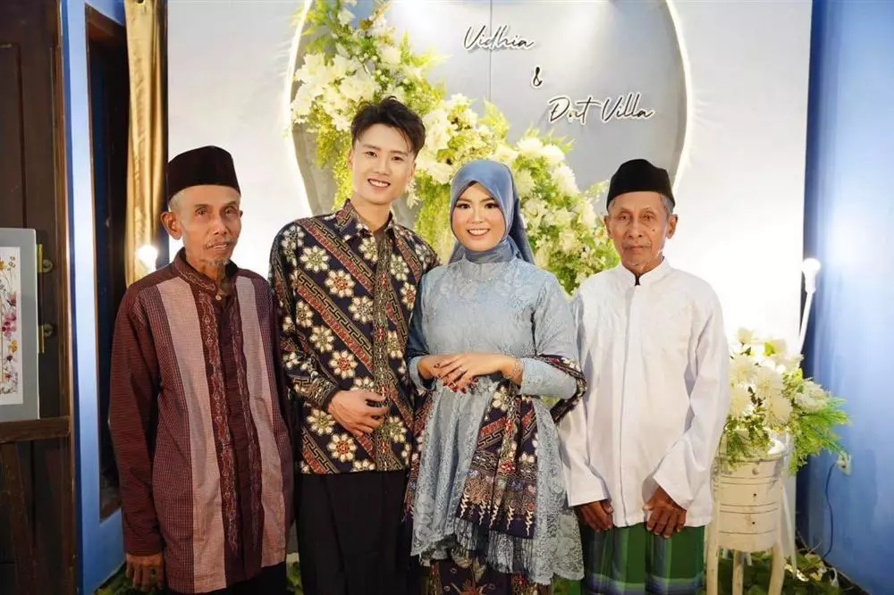 Lễ đính hôn được tổ chức tại Indonesia