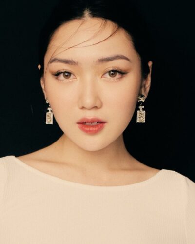  Chloe Nguyễn được biết đến là một Beauty Vlogger đình đám không chỉ ở Việt Nam mà còn trên cả phương diện quốc tế.