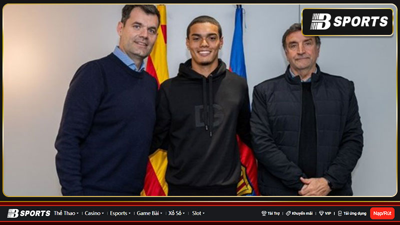 Barca ký hợp đồng với con trai Ronaldinho cho đến hết mùa hè năm 2024