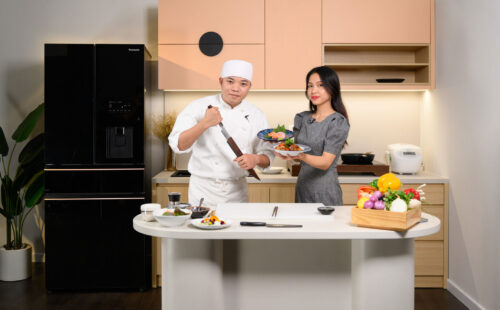 Hoshi Phan là một đầu bếp nối tiếng với những video về món ăn Nhật và những Series hướng dẫn nấu ăn của mình trên mạng xã hội Tiktok
